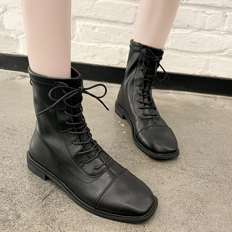 Женские ботильоны со шнуровкой на низком квадратном каблуке сезон осень зима