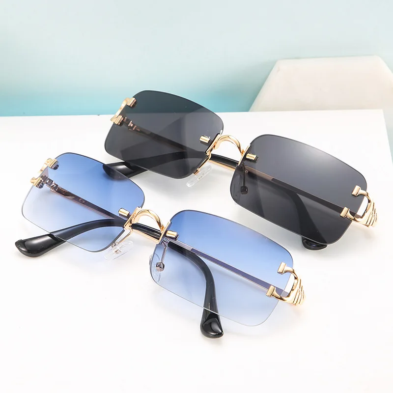 

Солнечные очки в металлической оправе UV400 для мужчин и женщин, небольшие прямоугольные аксессуары в винтажном стиле, с прозрачными линзами ...