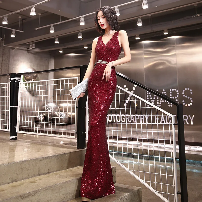 Вечернее платье для девочек до 50 лет бордовое блестящее вечернее без рукавов