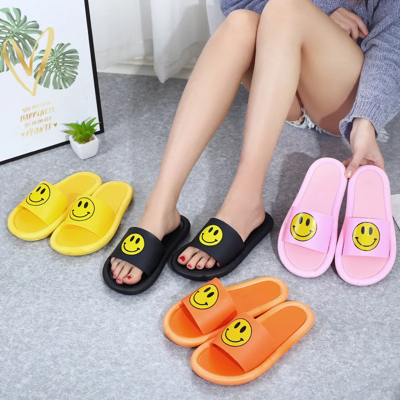 Женские шлепанцы на плоской подошве летние Нескользящие с рисунком медведя для