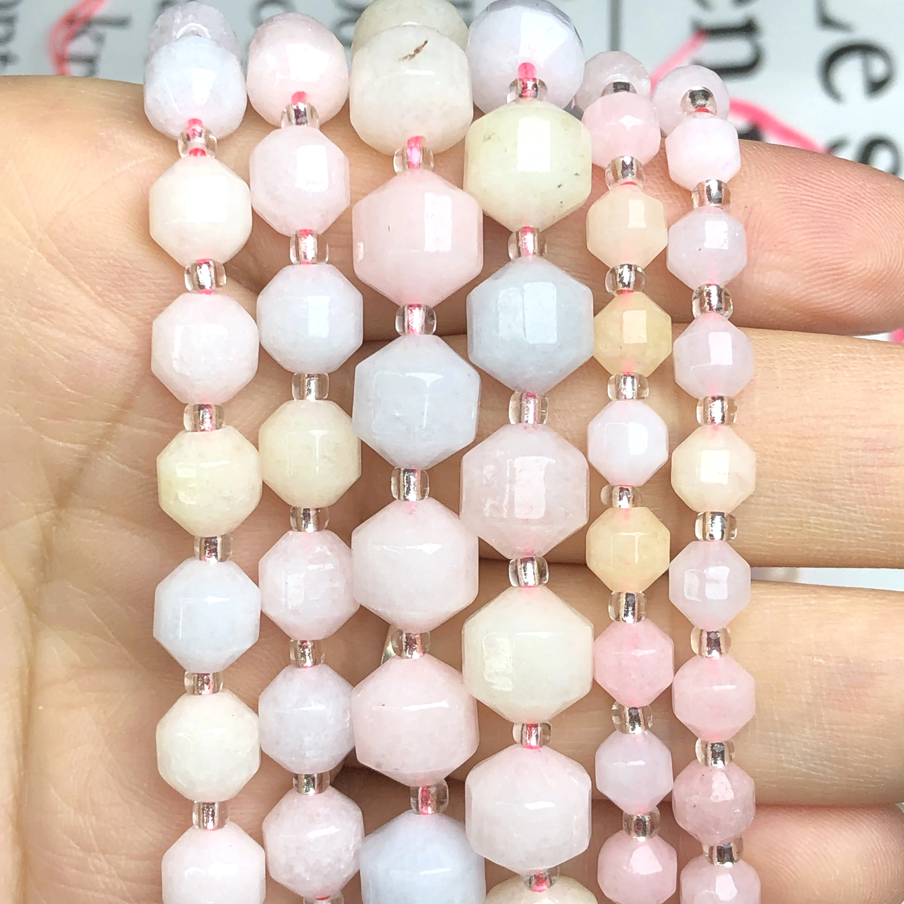 

Бусины из нефрита и морганита с натуральным камнем