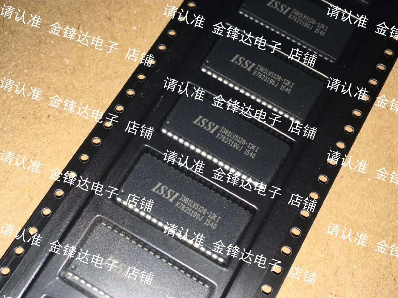 

IS61LV5128AL-10KLI / IS61LV5128-12KI / IS61LV5128-15KI
