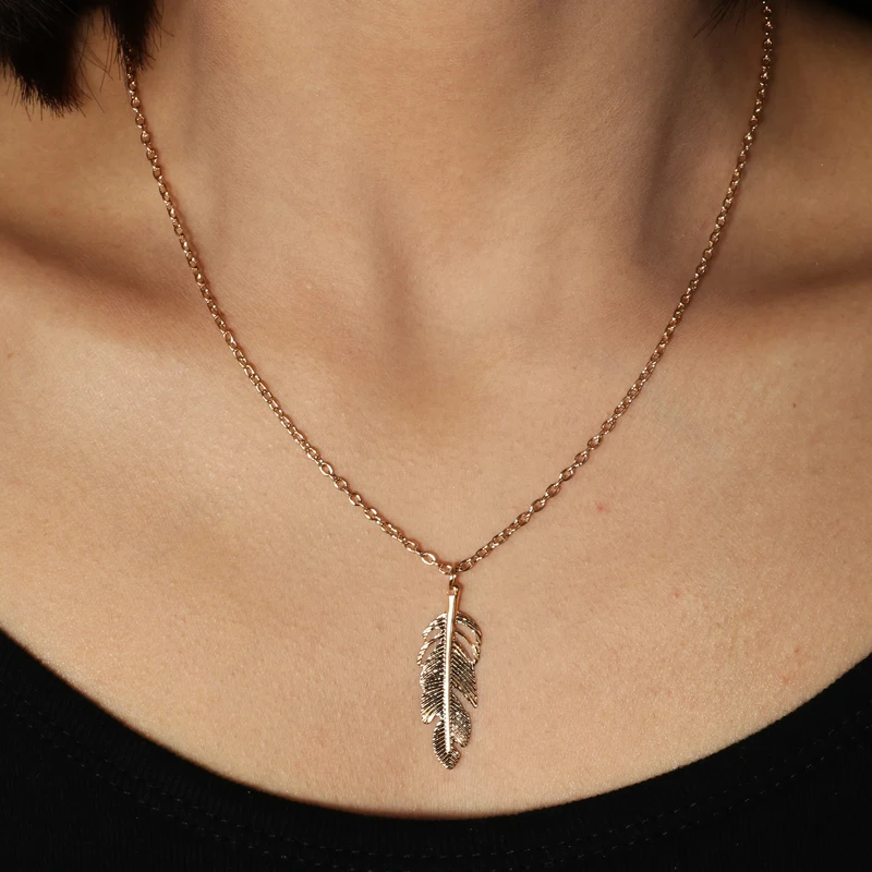 Новое поступление маленькие объемные колье с треугольниками звездами рыбьим