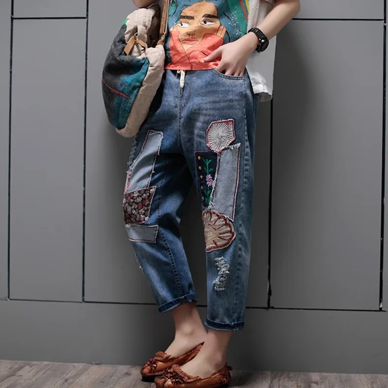 Укороченные брюки модные женские узкие рваные джинсы с эластичной резинкой на