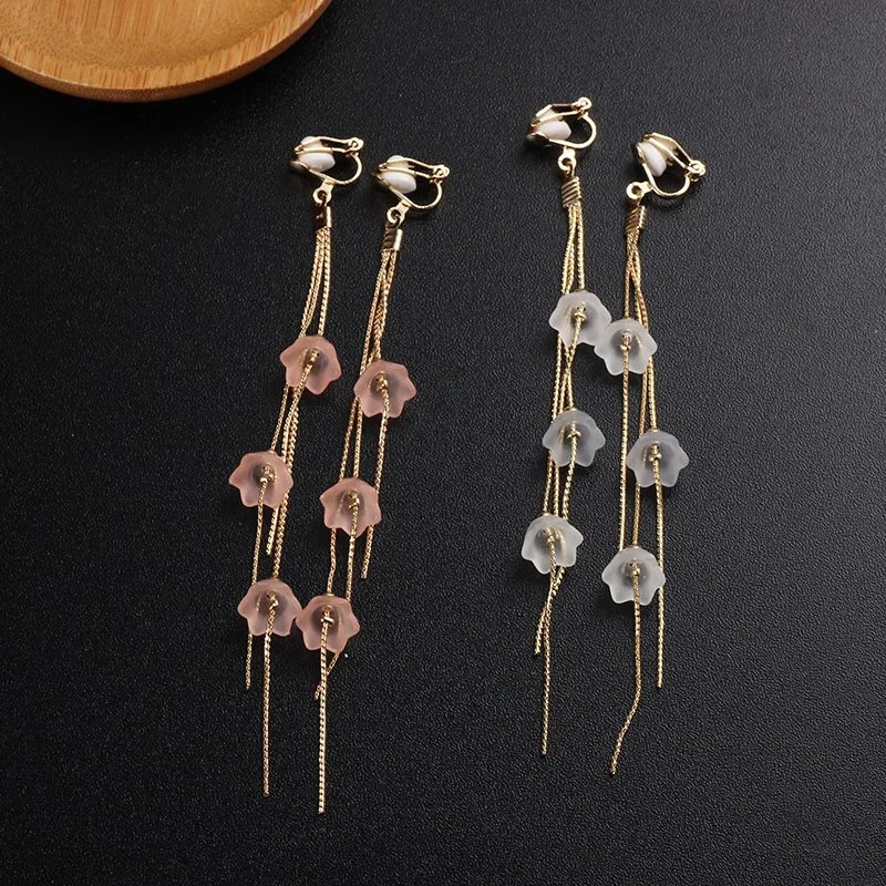 Длинные серьги клипсы золотого цвета с цепочкой элегантные без пирсинга для