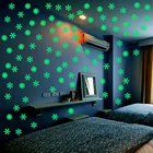 50 шт. 3D светящиеся наклейки на стену со снежинками, флуоресцентные наклейки на стену для детской комнаты, спальни