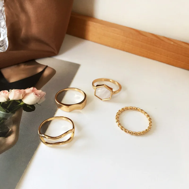

4PCS/Set Bohemian Vintage Gold Color Rings Metal Lucky Rings Set Women Girl Party Jewelry Gorgeous luxurious Finger Accessorie
