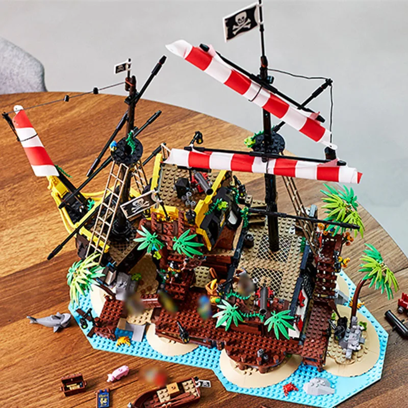 

Pirates Of Barracuda Bay Ship Two Ways Structure DIY Building Blocks Bricks Ideas Boat Movie Model Toy Christmas Birthday Gift
