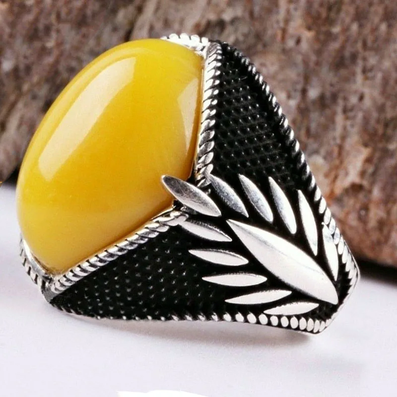 

Popular Men's Yellow Oval Stone Finger Ring Engraving Silver Color Geometric Pattern for Male Party Jewelry Size 6-13