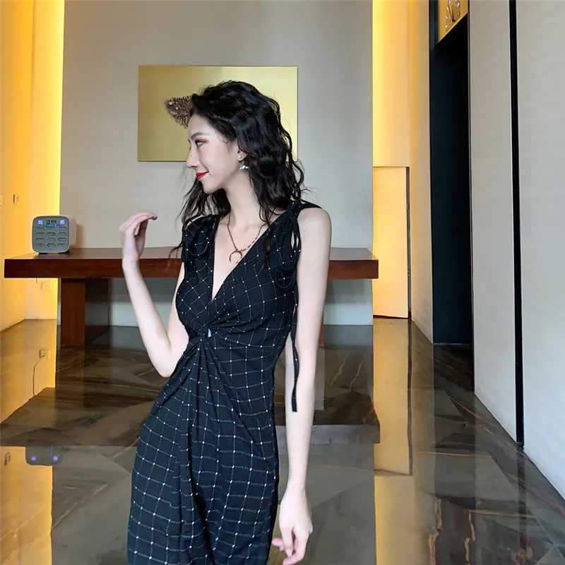 

Plaid Sexy Dress Women V-Neck Sleeveless Lace Up Pleated Knot Party Dress Elegant Retro Split Summer Dress Knee-Length 2020 B314