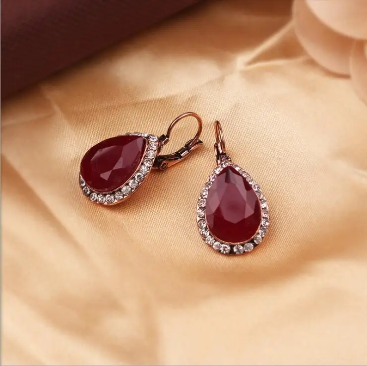 

Gold Vintage Crystal Hoop Earrings Retro Bohemian Earrings Women's Alloy Jewelry Brincos Oorbellen Bijoux Court Baroque Red