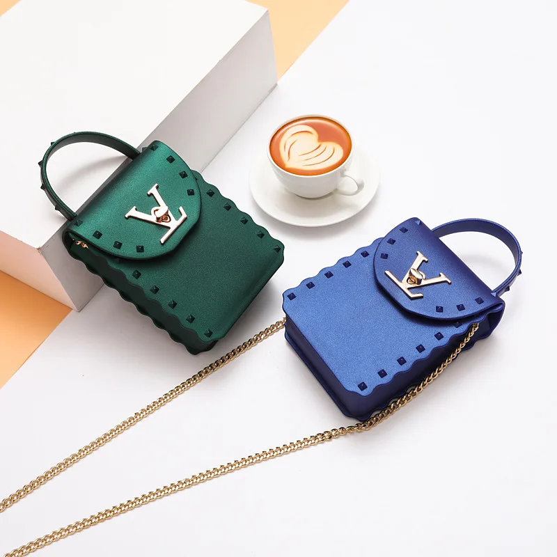 Женская сумка брендовая Роскошная матовая мессенджер с заклепками женская 2019