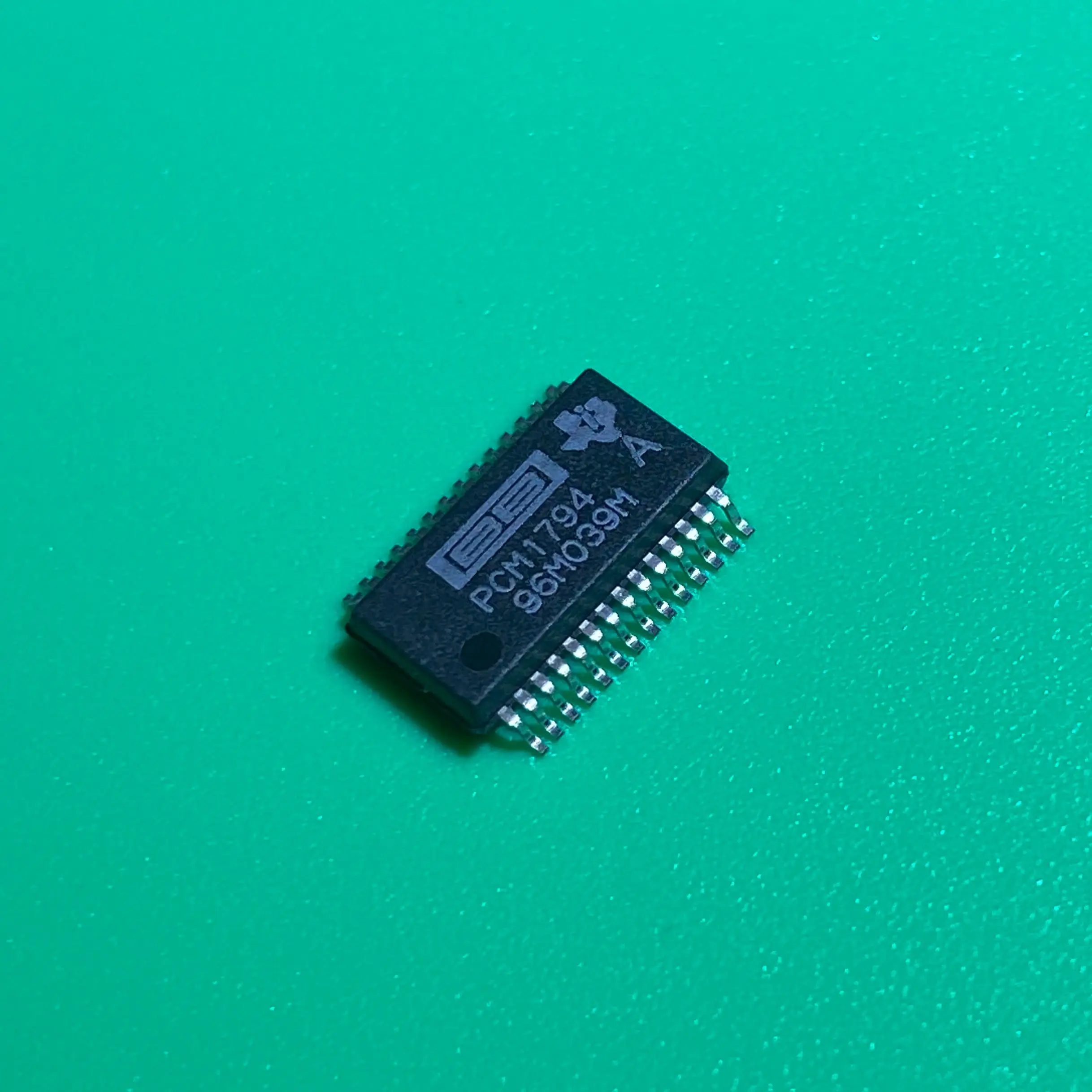ЦАП PCM1794ADBR SSOP28 PCM1794 ADBR IC Аудио 24 бит 192 кГц 28SSOP PCM1794DBR PCM1794ADBT PCM 1794 PCM1794ADBRG4 PCM1794A DBR |
