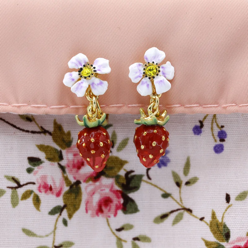 

Langcai Glaze Fresh White Flowers Strawberry Stud Earrings Clip Earrings Female Tide Fashion Wild Personality Earrings Jewelry
