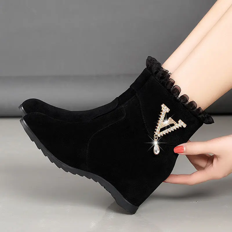 Новинка 2020 модные женские полусапожки на танкетке увеличивающие рост туфли