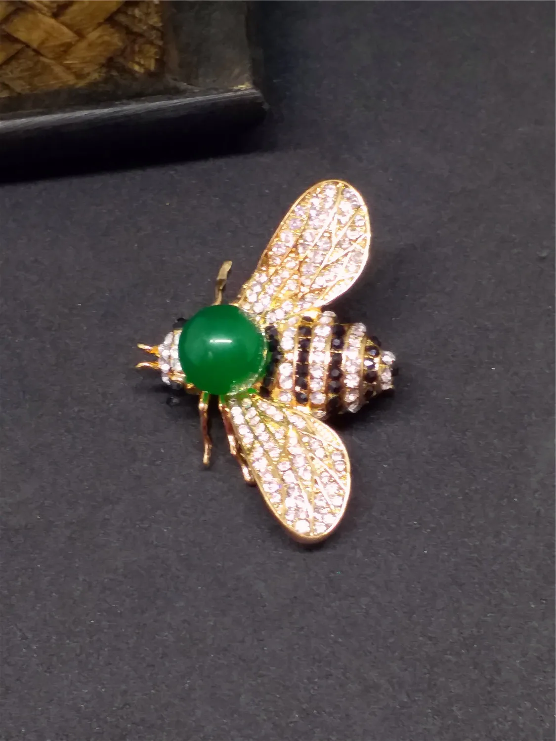 

LETSFUN Fine Jewelry Titanium Steel Inlaid Green Amber Bees Noble Brooch Gifts Free Shipping