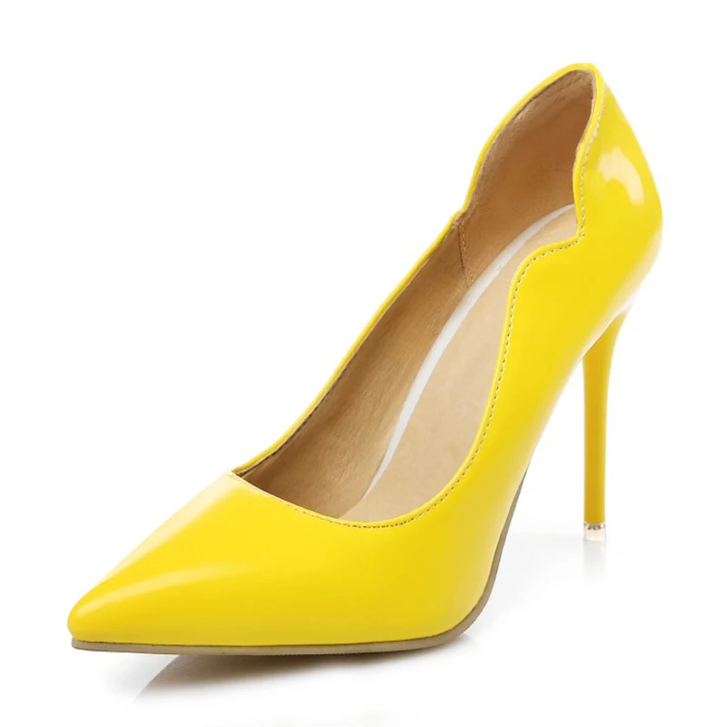 Пикантные тонкие туфли с острым носком на высоком каблуке кружевом и зубчатой