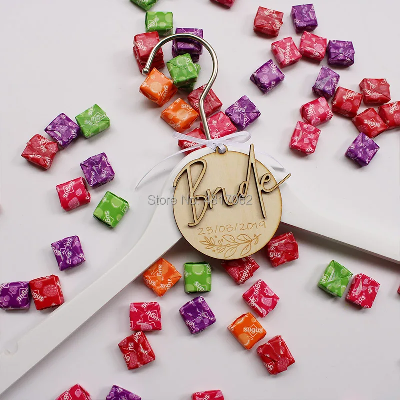 Персонализированные деревянные Свадебные вешалки Добавьте ваше имя и дату.