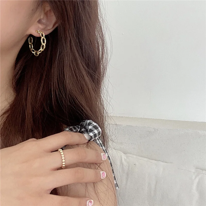 

New Korean style simple and compact earrings Vintage metal chain hollow circle earrings Temperament all-match earrings