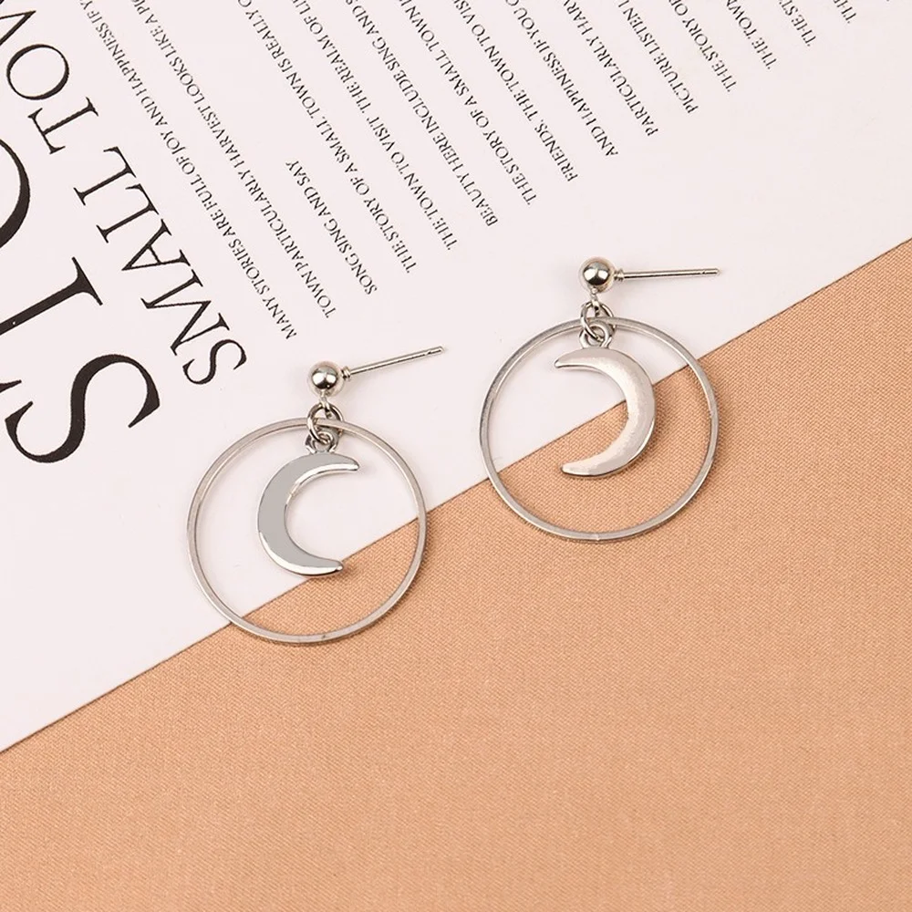 

Simple and new moon hoop earrings, new tide, cool style, temperament design, versatile female earrings, decorative jewelry