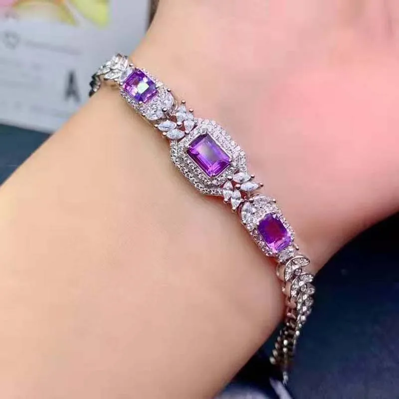 

Женский аметистовый браслет из серебра 925 пробы