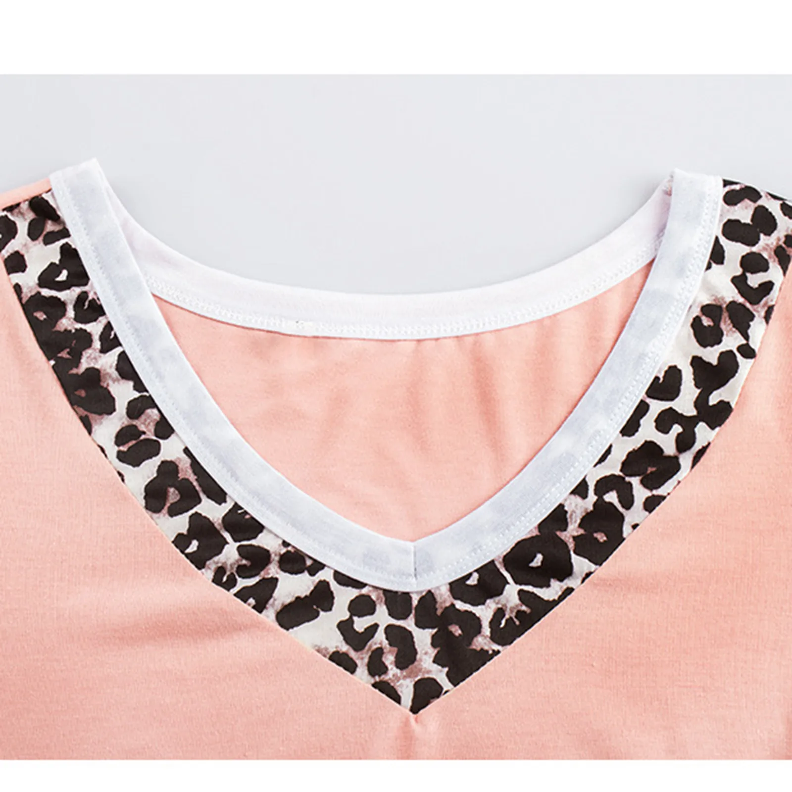 

Summer Women's Splicing Top Blouses Short Sleeve V Neck Cotton Top Leoaprd Collar Tee Tops For Female Lady Tops Casual