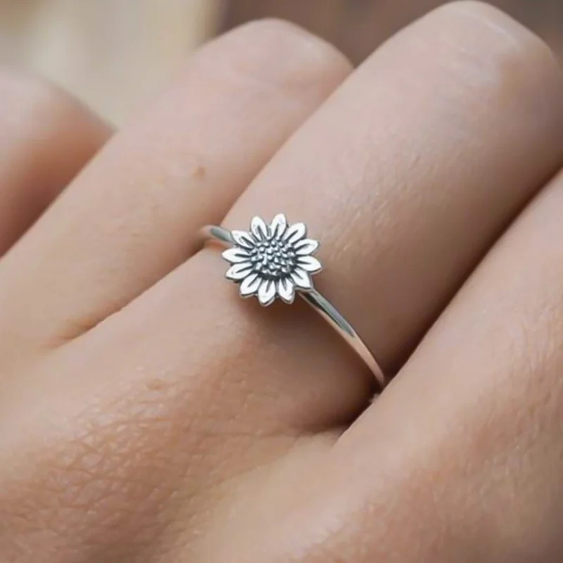 

Simple Classical Sunflower Fashion Daisy Flower Ring Silver Color Gold Color for Women Anniversary Party Engagement
