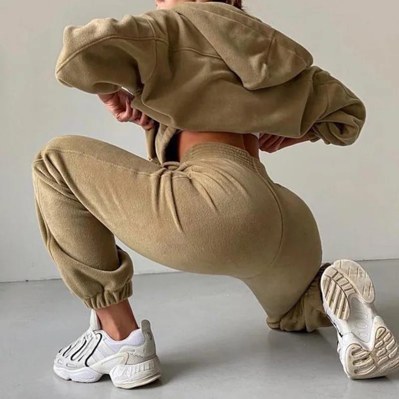 Костюм женский флисовый из двух предметов с капюшоном и штанами-шаровары на