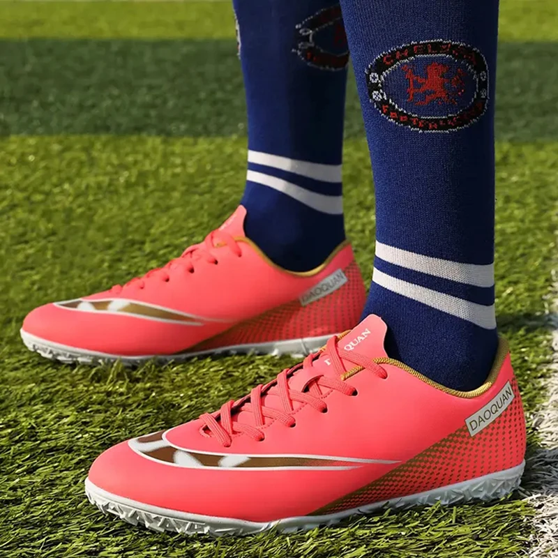 Size 32-47 Men Soccer Shoes Boys Child Anti Skid Trainers Football Shoes Comfortable Girls Women Sneakers Outdoor Sports Shoes