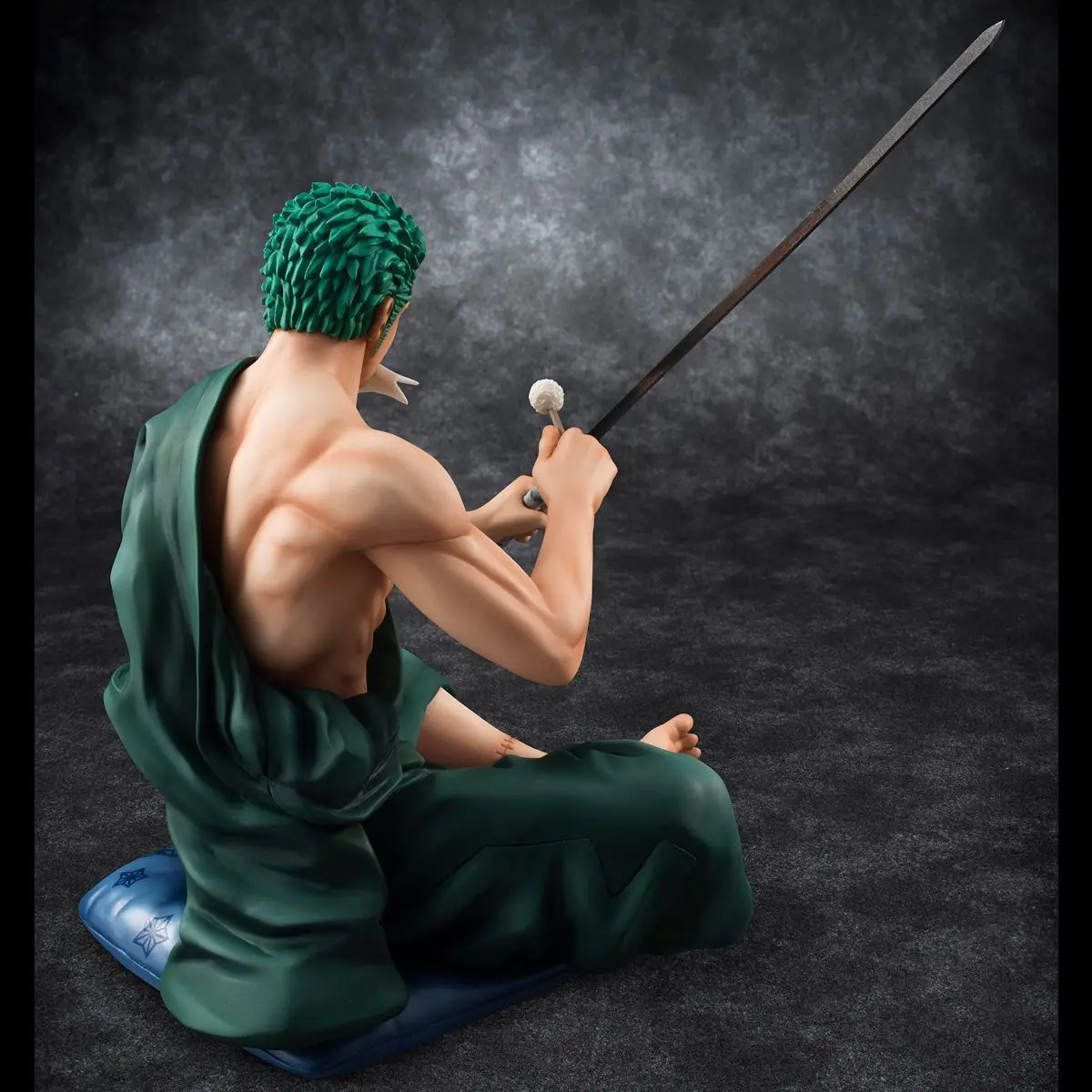 

17cm Anime Onepiece Figma Ronoa Zoro Wipe the Katana Sitting posture PVC Action Figure Collection Model Gift GK dolls for child