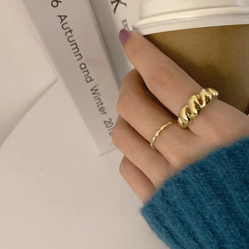 

MEYRROYU Sterling Silver Kольца 2021 Tренд Twisted Hollow Smooth Gold Rings For Women Creative Vintage Party Jewelry Wholesale