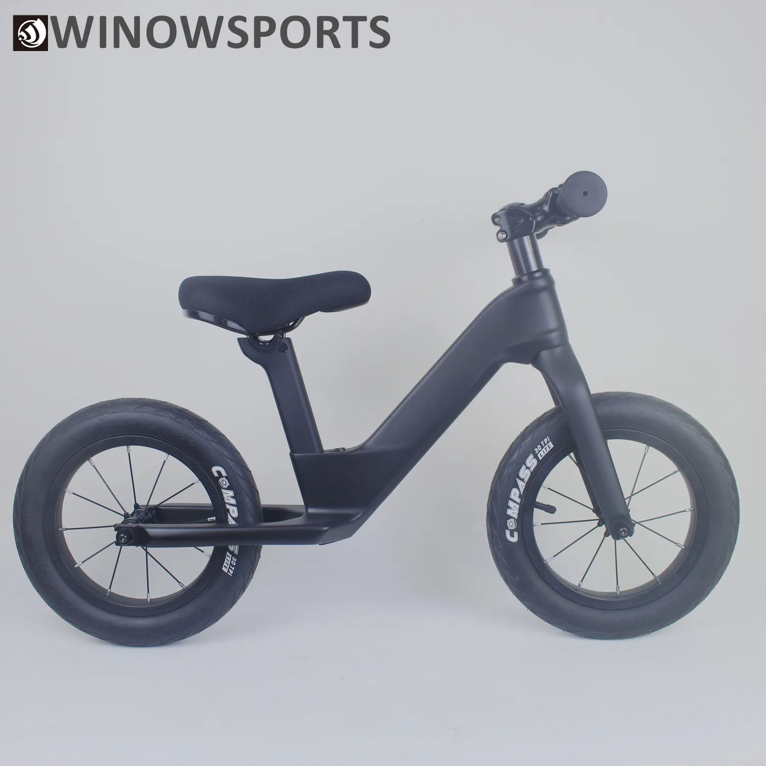 Winowsports 12 дюймов карбоновый Аэро прогулочный велосипед и балахон от 1 до 6 лет