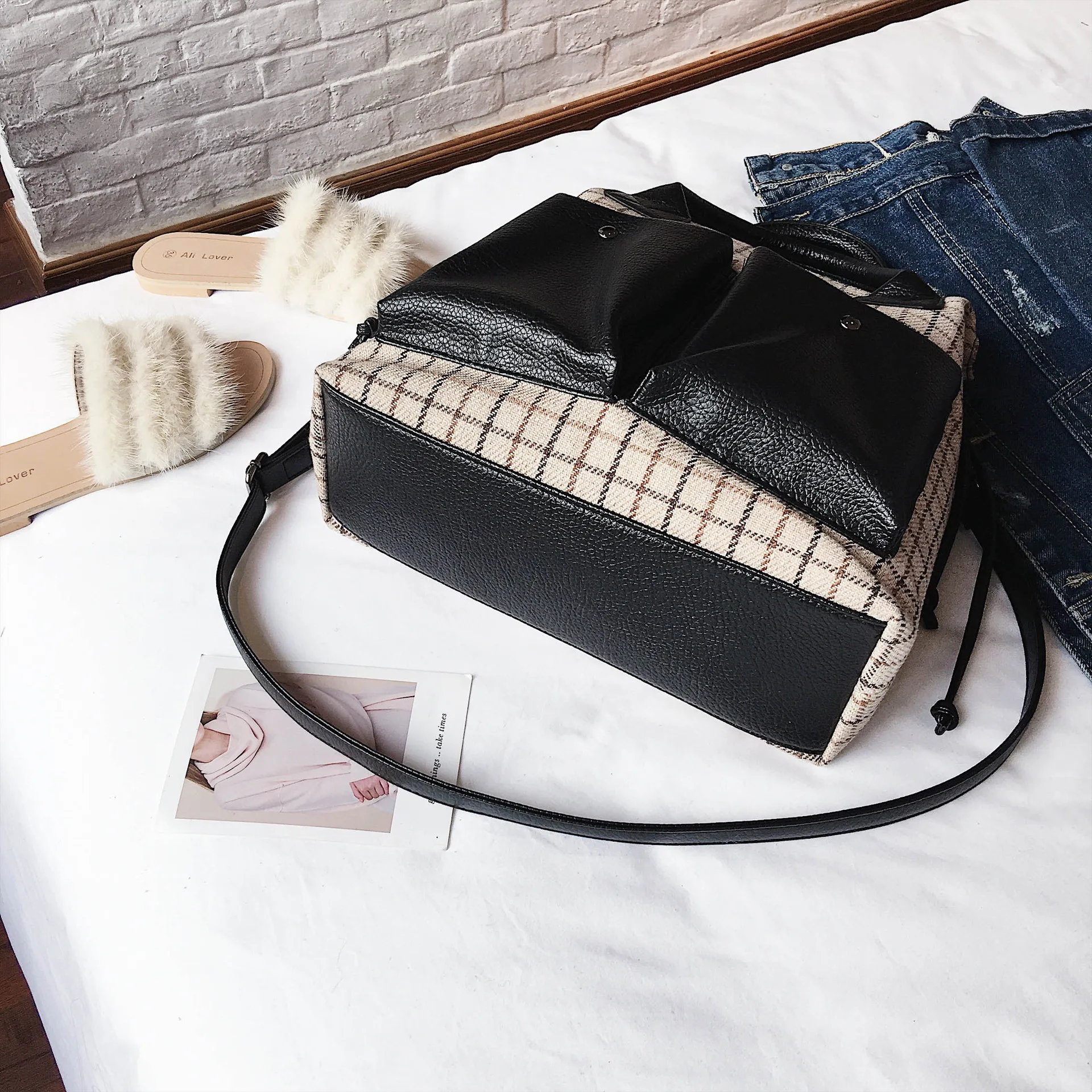 2019 new wool plaid pillow bag English wind double large capacity shoulder diagonal portable women's | Багаж и сумки