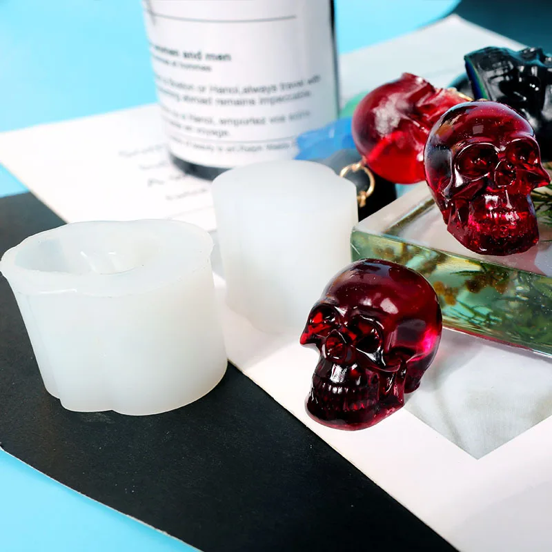 Силиконовая форма в виде маленького черепа из эпоксидной смолы сделай сам