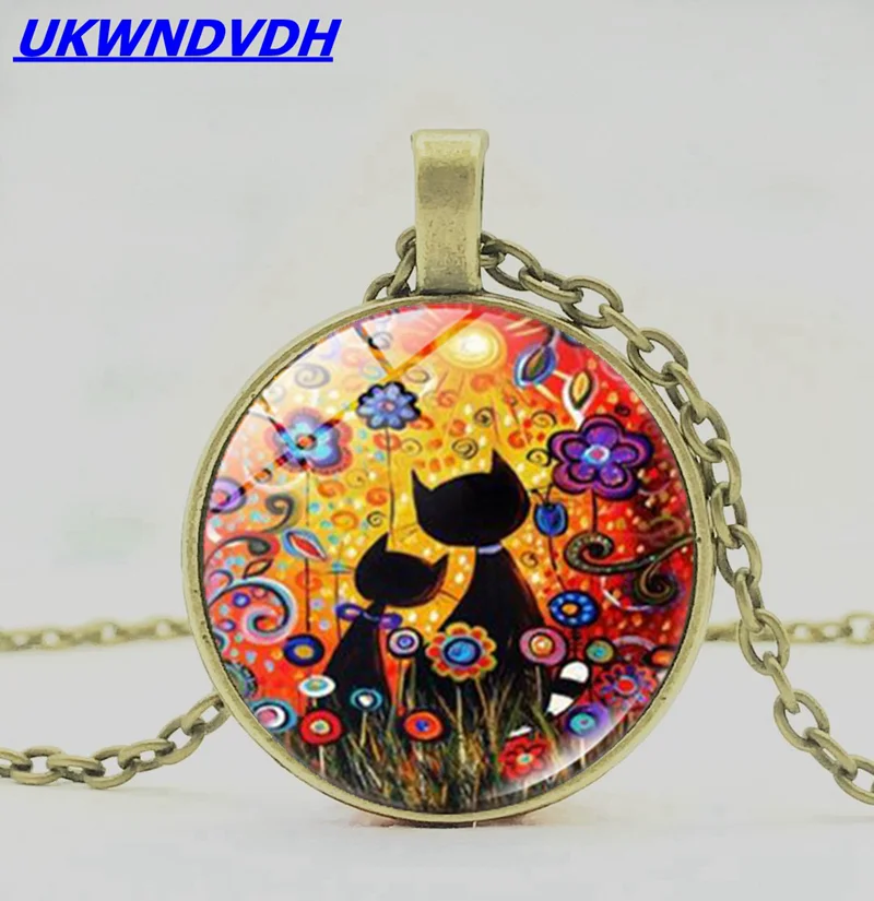 

The cat in the flower is in the shape of a cat, the round shape is fashionable, and the popular classic necklace is popular.