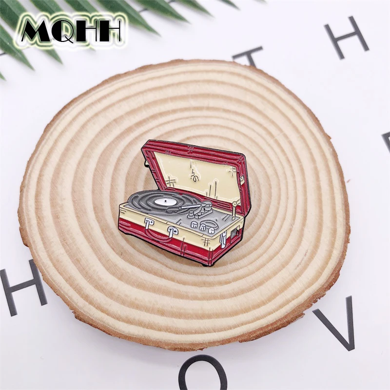 Креативная винтажная эмалированная брошь с CD граммофоном музыкальным