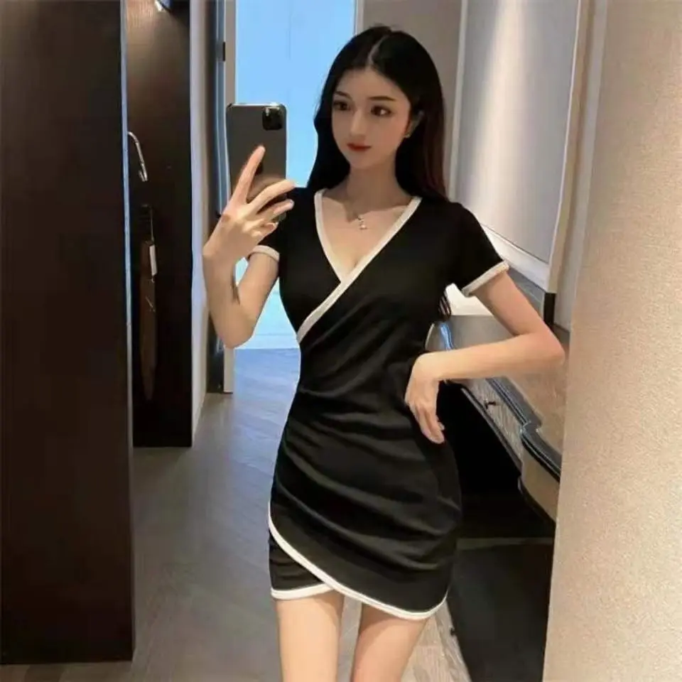 

2021 new short sleeve sexy temperament bag hip V-neck dress