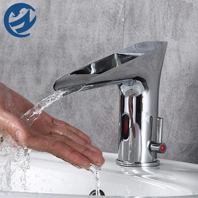 

Черный смеситель для раковины с палубным креплением и датчиком водопада, смеситель для раковины в ванной комнате, сенсорный инфракрасный с...