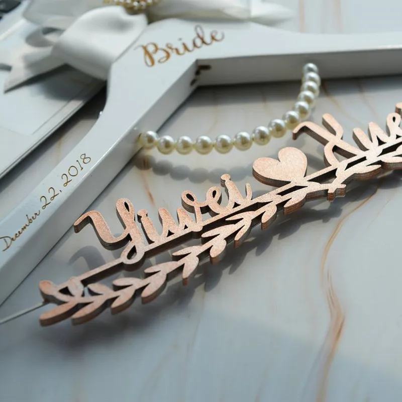 Гравированное для невесты вешалка костюмированной вечеринки с бантом