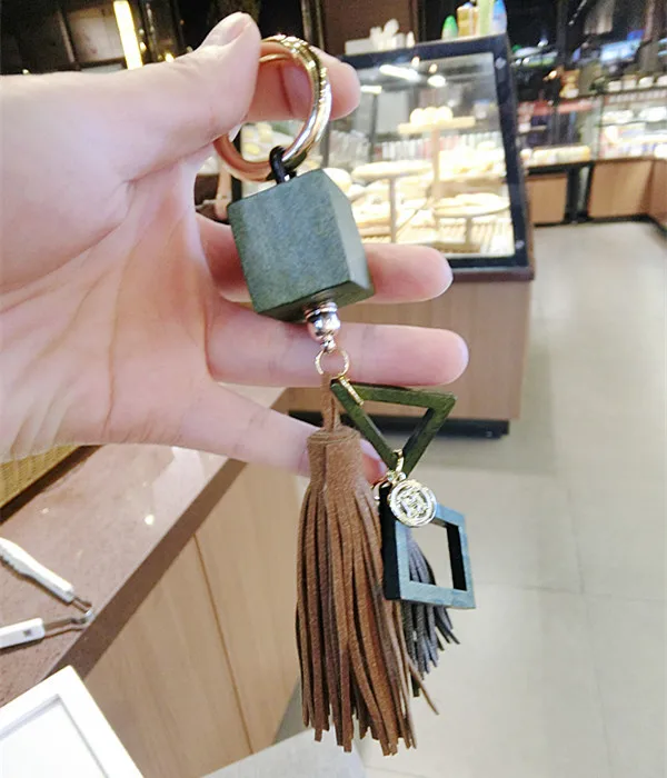

2020 New Wood Geometric Keychain Pendant Square Tassel Bag Decoration Key Chain Charm Simple Ladies Gift Keyring