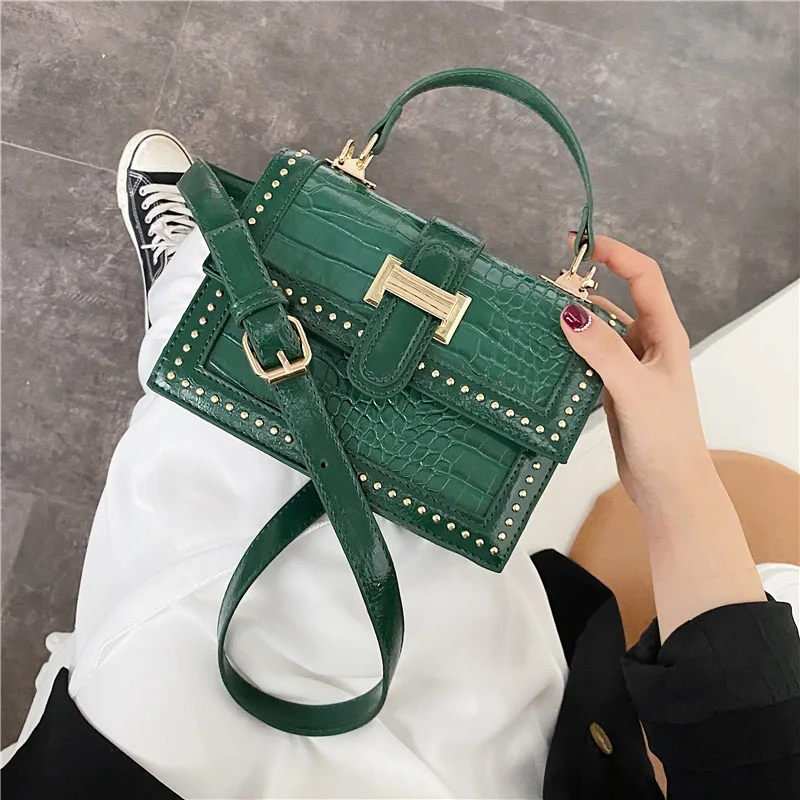Женская кожаная сумка-мессенджер с крокодиловым узором и заклепками 2020 | Багаж