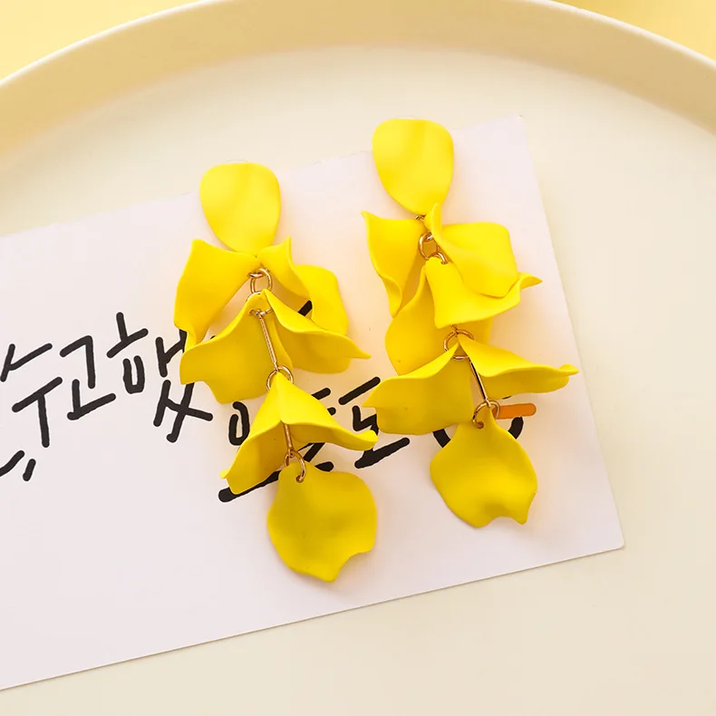 Женские длинные серьги-подвески с подвесками эффектные желтые сережки в форме