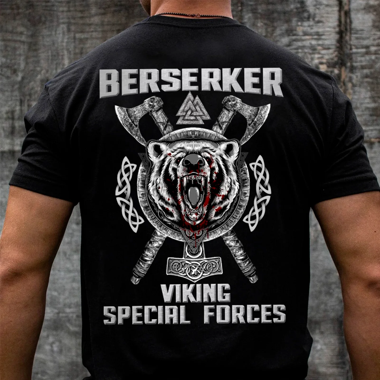 Уникальная футболка Berserker с изображением медведя рун в стиле викингов спецназа.