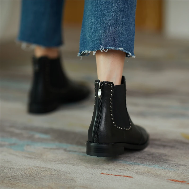 

COVIBESCO Genuine Leather Women Ankle Boots Autumn Retro Shoes Woman 2020 New Fretwork Rivets Low Heels Basic Boots Back Zipper