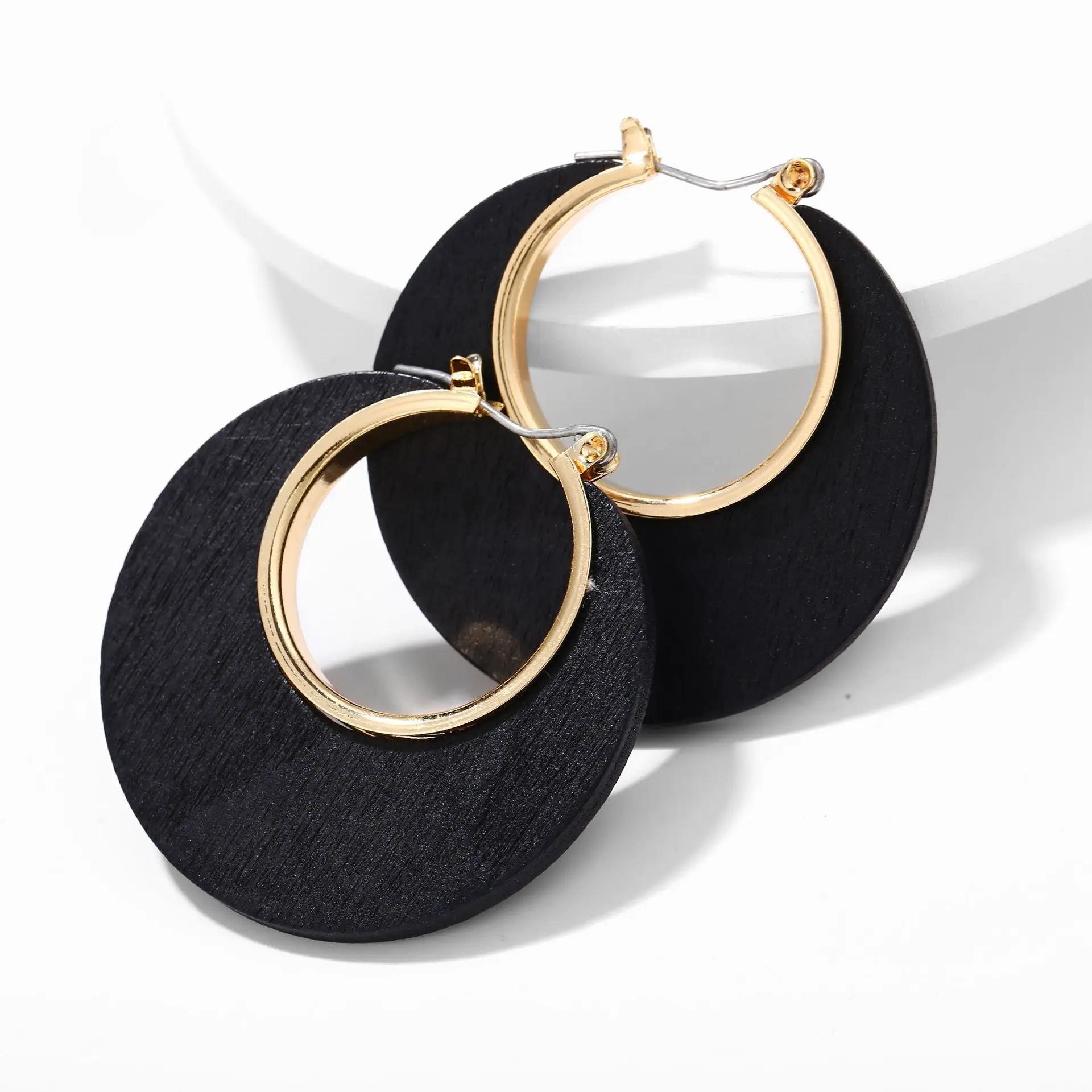 Europe and America new round wooden ear ring creative retro simplicity classic pure color log C earrings