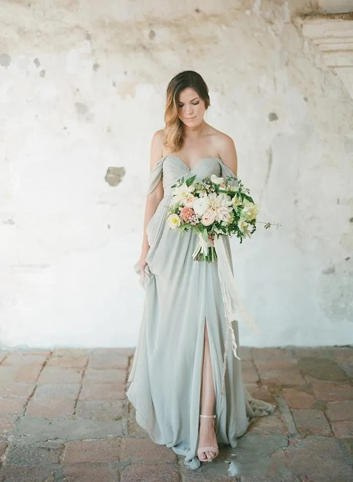 Sage Boho Длинные платья подружек невесты Страна Свадьба Гость платье шифоновый с открытми плечами Сторона Сплит плюс размер горничной честь платья