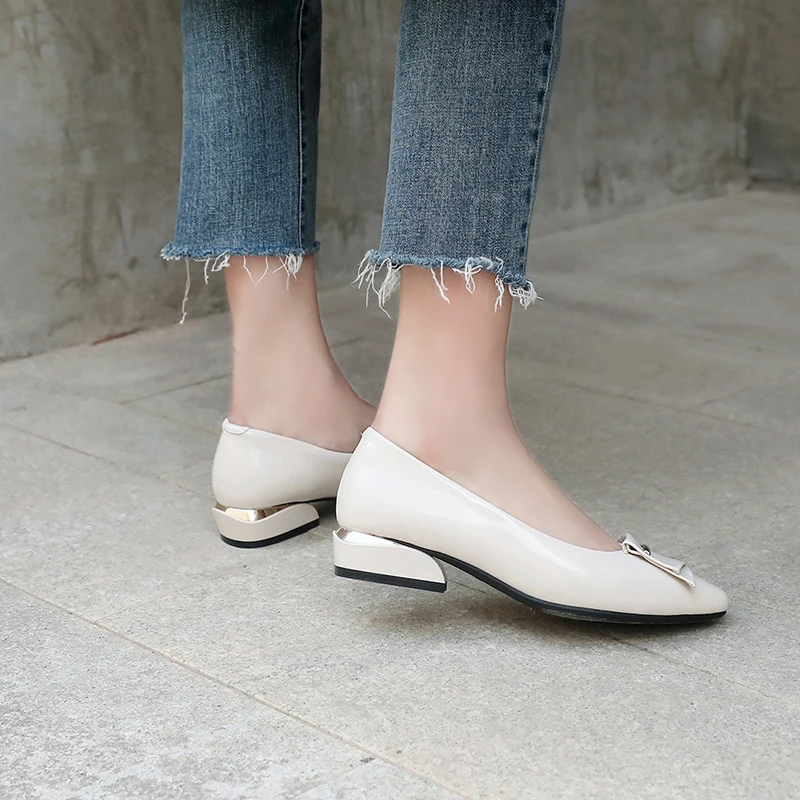

2021 New Patent Leather Women's Loafers Pointed Toe Metal Decoration Female Flats Fashion Women's Spring Shoes Plus Size 43
