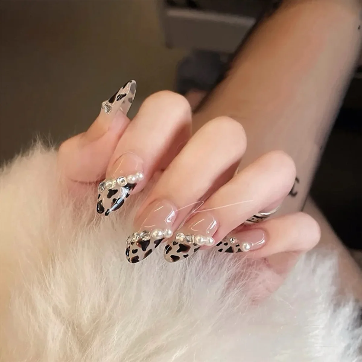 

24pcs Slant-Border Leopard Grain Fake Nails Full cover Fake Nails Glue DIY Manicure Nail Art Tools