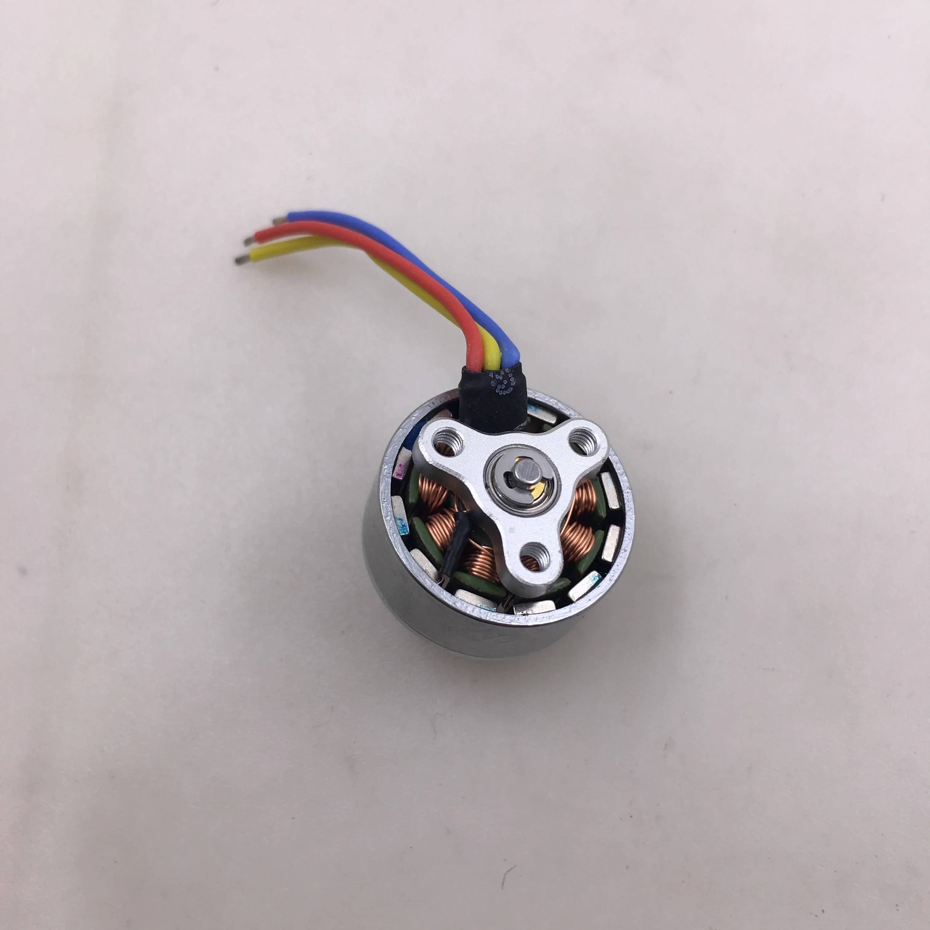 Двигатель для квадрокоптера CFLY Квадрокоптер с дистанционным управлением