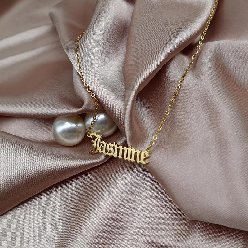

Customized Old Ehglish Font Name Necklace For Women Stainless Steel Gold Chains Personalized Letter Pendent Choker Jewelry
